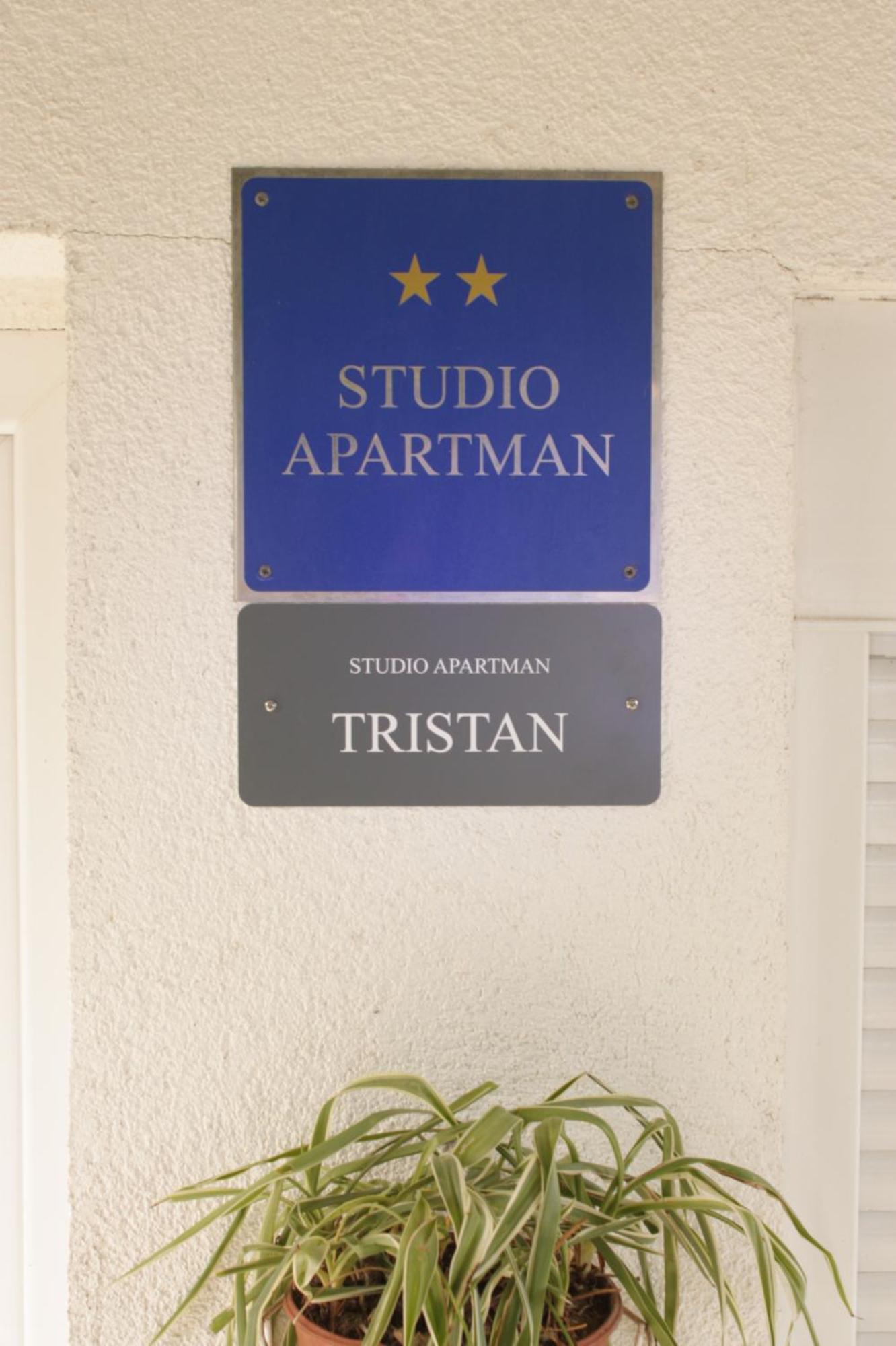 Studio Apartman Tristan 扎达尔 外观 照片